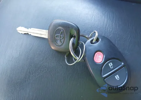 2015 Toyota Tacoma Base V6 из США, поврежденный, VIN 3TMLU4EN9FM198841